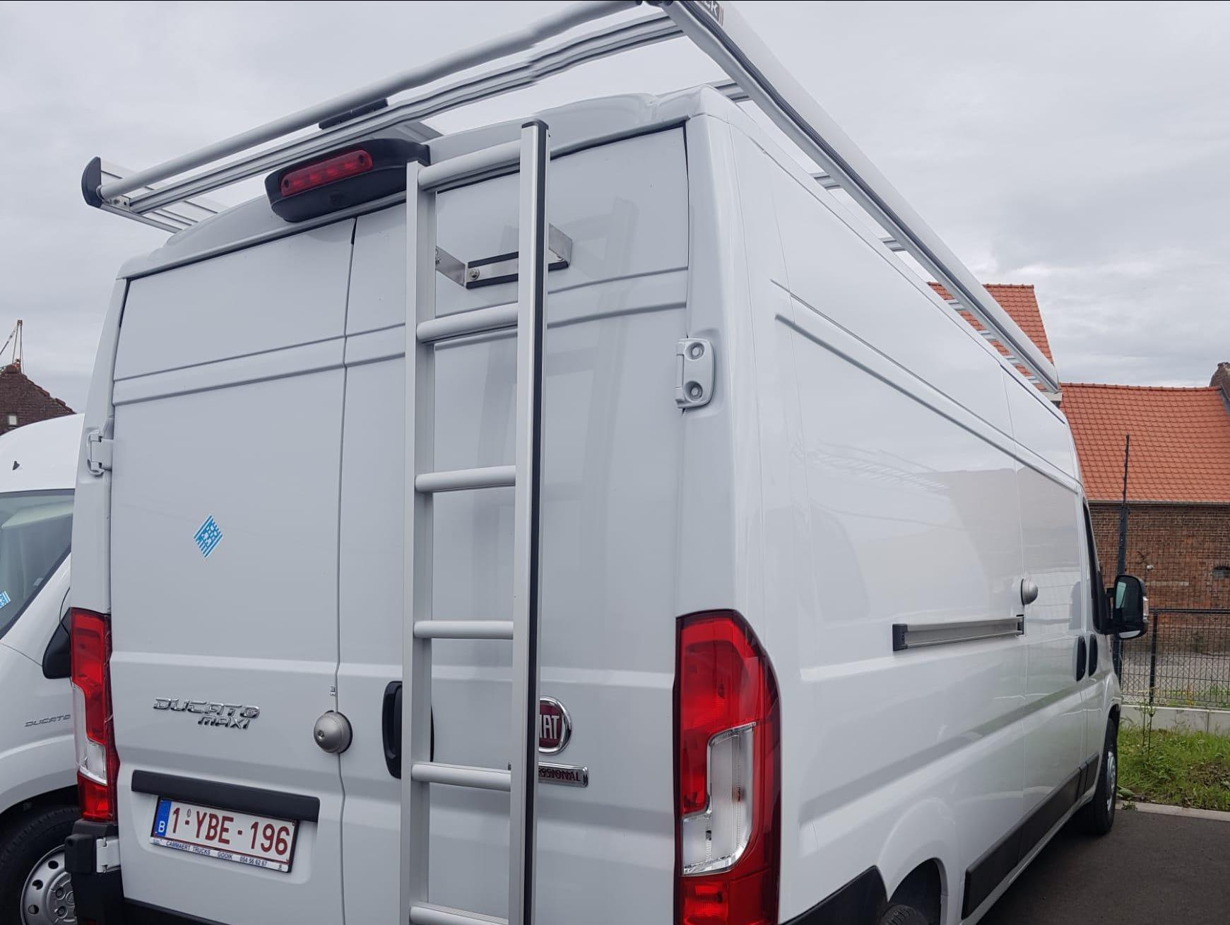 Fiat Ducato voorzien van een T-RACK dakdrager