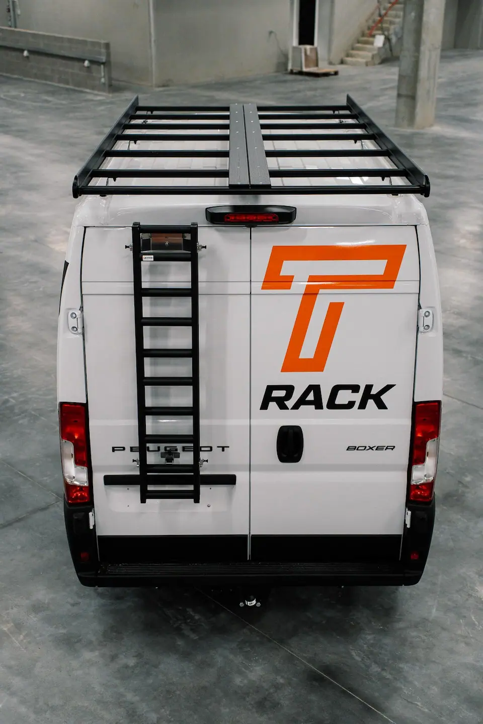 Bovenaanzicht van de zwarte T-Rack dakdrager met gesloten zijkant